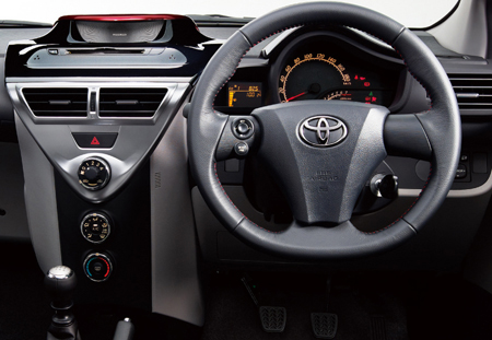 TOYOTA IQ 130G