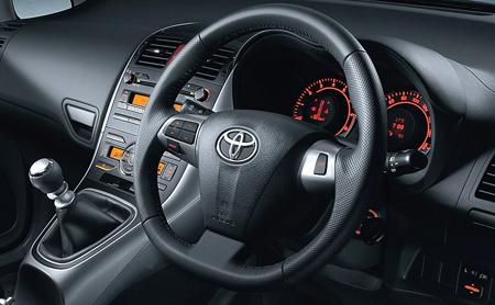 TOYOTA AURIS