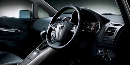 TOYOTA BLADE