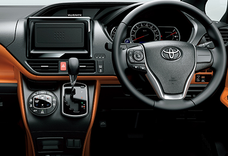TOYOTA VOXY