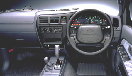 TOYOTA HILUX SPORTS PICK UP