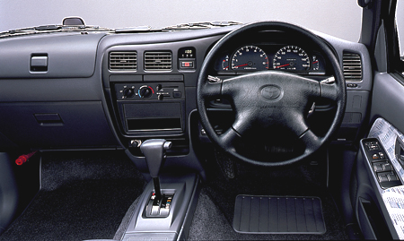 TOYOTA HILUX SPORTS PICK UP