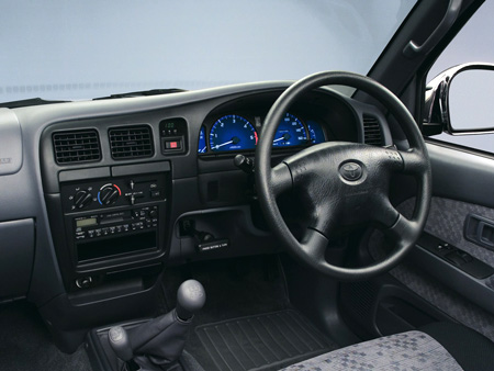 TOYOTA HILUX SPORTS PICK UP