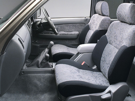 TOYOTA HILUX SPORTS PICK UP