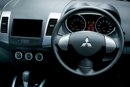 MITSUBISHI OUTLANDER