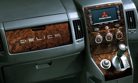 MITSUBISHI DELICA D5