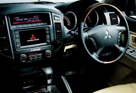 MITSUBISHI PAJERO