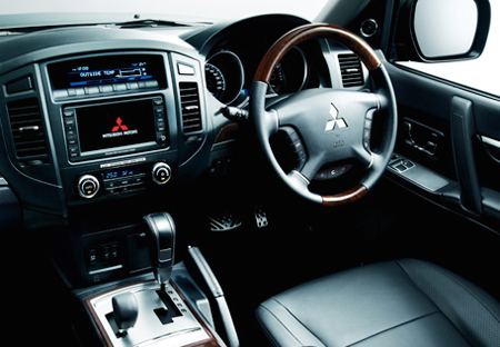MITSUBISHI PAJERO