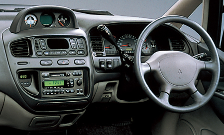 MITSUBISHI DELICA SPACE GEAR