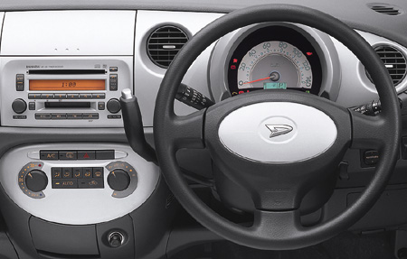 DAIHATSU MOVE LATTE