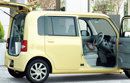 DAIHATSU MOVE CONTE