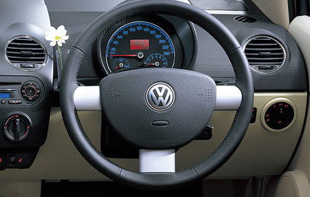 VOLKSWAGEN NEW BEETLE CABRIOLET