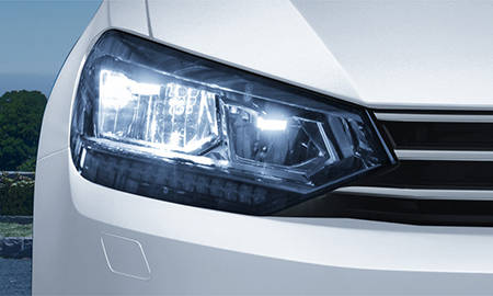 VOLKSWAGEN GOLF TOURAN