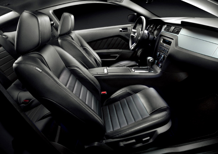 FORD MUSTANG