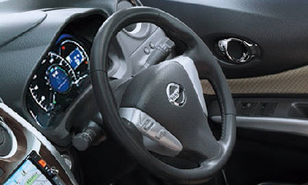 NISSAN NOTE X DIG S BLANC NACHURU INTERIOR