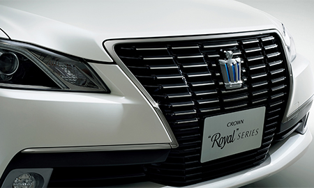 TOYOTA CROWN HYBRID ROYAL SALOON FOUR BLACK STYLE