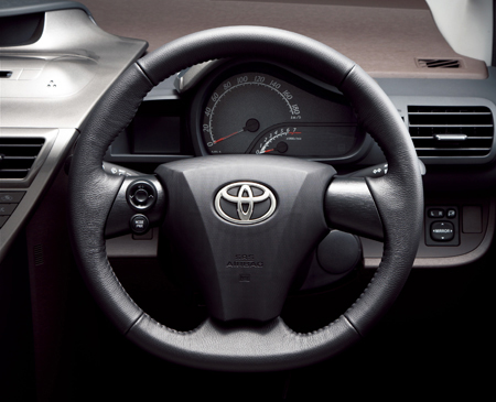 TOYOTA IQ100G LEATHER PACKAGE