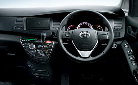 TOYOTA ISIS PLATANA V SELECTION