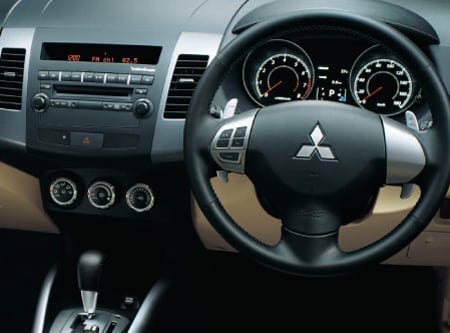 MITSUBISHI OUTLANDER ROADEST 24G