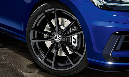 VOLKSWAGEN GOLF R PERFORMANCE