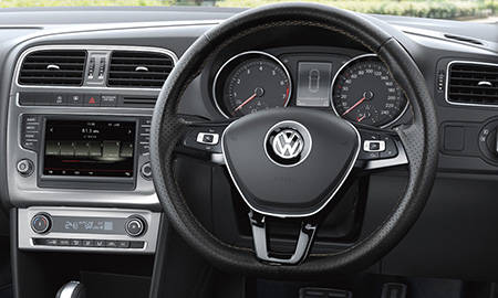 VOLKSWAGEN POLO 2016